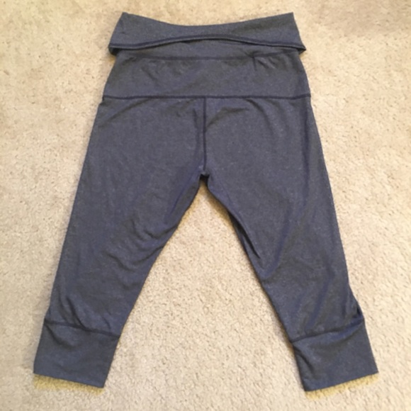 Zumba Fitness So Bootyful Capri Leggings in  Gray - Picture 6 of 13